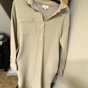 Boutique purchased dress with pockets. Never worn!My pics doesn’t do it justice